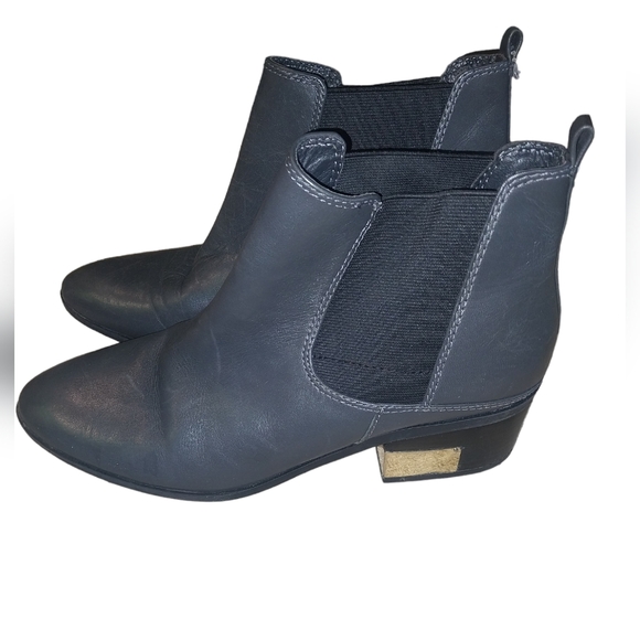 Marc Fisher Samona black leather ankle zip bootie  size 9 - Picture 4 of 7